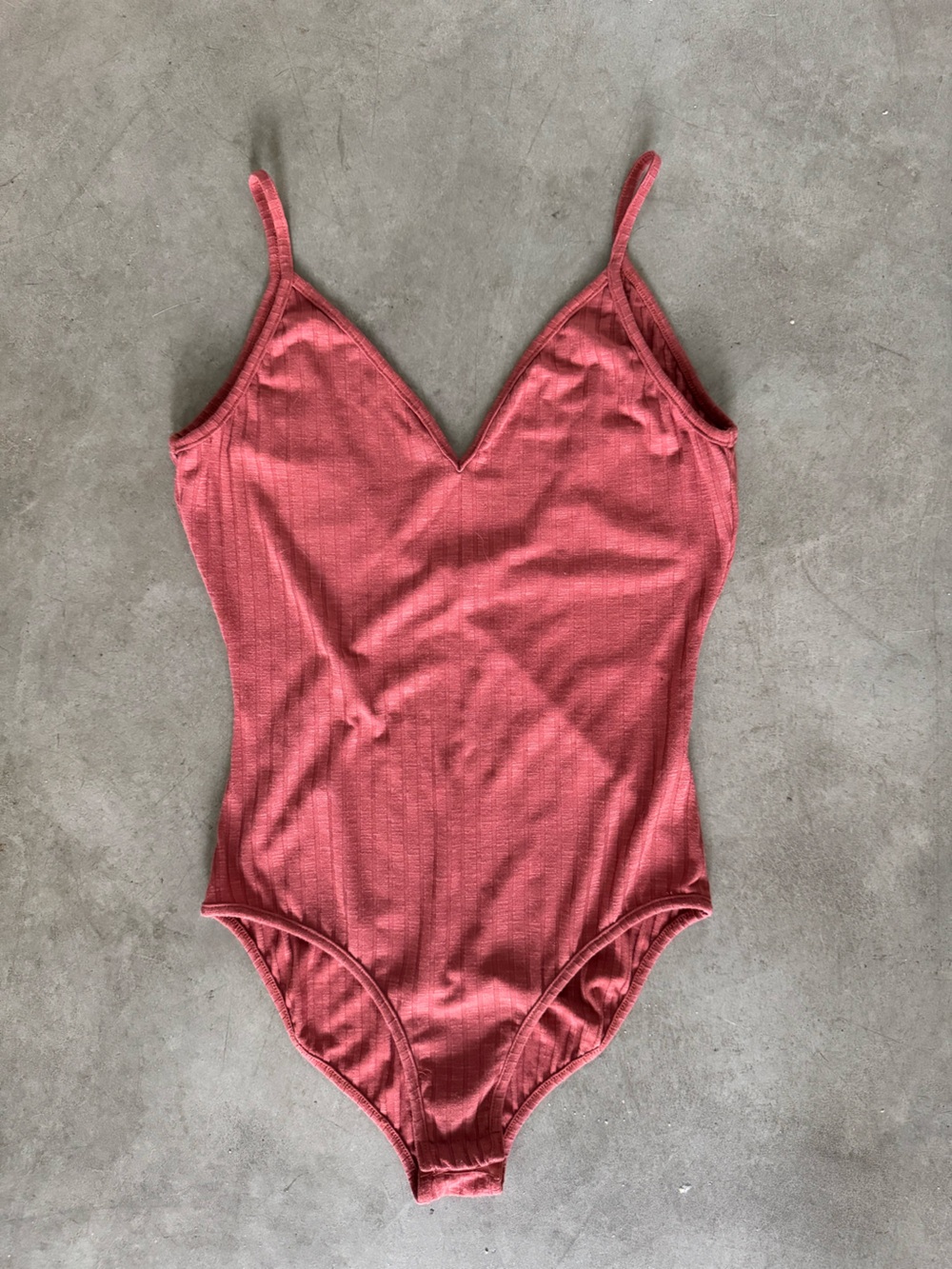 Ribbed V-Neck Bodysuit in Dusty Rose